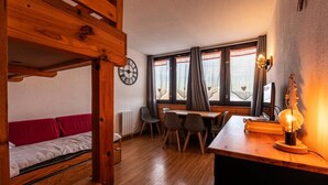 Room - Apartment in La Plagne With Mont Blanc View (Aime-la-Plagne)