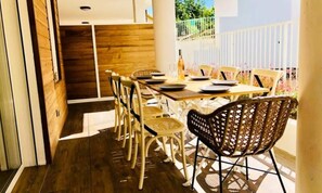Outdoor dining - Apartment in Antibes With Pool & Terrace (Antibes)