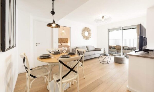 Interior - Apartment in Antibes With Pool & Terrace (Antibes)