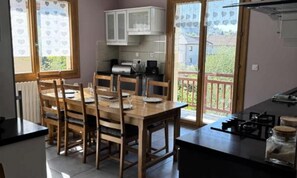 Fridge, microwave, oven, dishwasher - Apartments for 7 People (Aix-les-Bains)