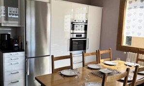 Fridge, microwave, oven, dishwasher - Apartments for 7 People (Aix-les-Bains)
