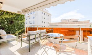 Outdoor dining - Apartment in Cannes Near La Croisette (Cannes)