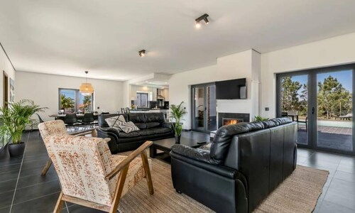 Houses & Villas for 10 People