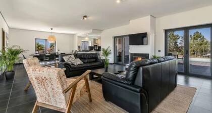Houses & Villas for 10 People