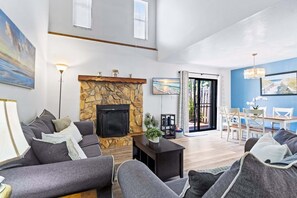 Smart TV - Steps to the Sea W/ Private Patio, Balcony, Fenced Backyard + BBQ Grill! 🌊 (Cape Canaveral)