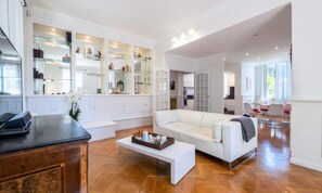 Living area - Villa in Cannes With Pool and Garden (Cannes)