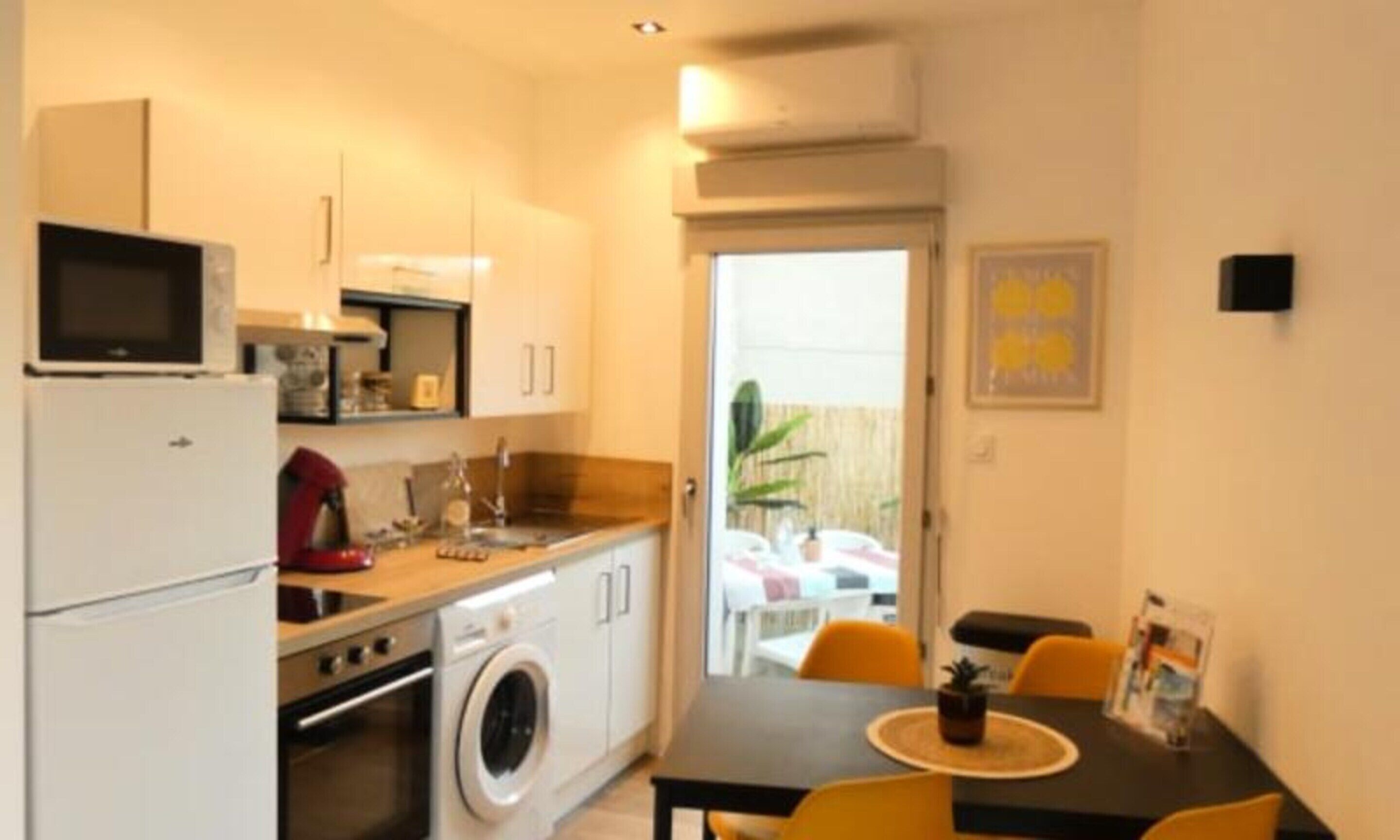 Fridge, microwave, oven, coffee/tea maker