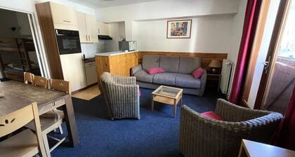 2 Rooms for 9 People