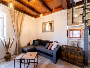 House | Interior - Stone House Prapatna-two Bedroom Holiday Home With Swimming Pool (Smokvica)