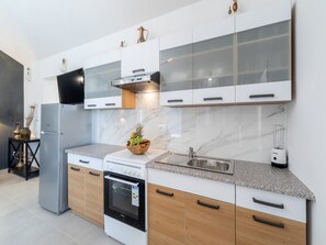 House | Private kitchen | Fridge, oven, stovetop, electric kettle - Stone House Prapatna-two Bedroom Holiday Home With Swimming Pool (Smokvica)