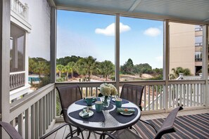 Dining - Gated Ocean Point Home, 4BR, End Unit, Pool/Golf/Ocean Views! (Isle Of Palms)