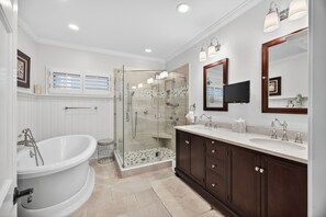 Shower, hair dryer, towels - Gated Ocean Point Home, 4BR, End Unit, Pool/Golf/Ocean Views! (Isle Of Palms)