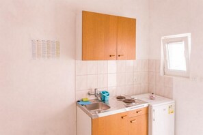 Private kitchen - Apartments Franka Saplunara-one-bedroom Apartment With Terrace and Sea View No1 (Mljet)