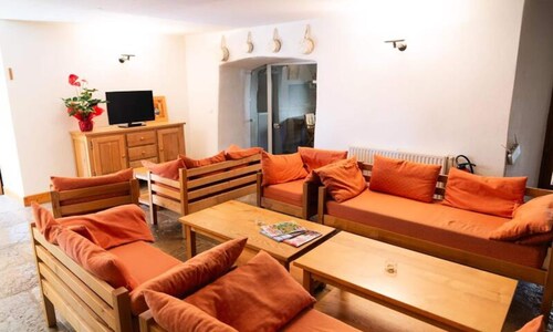 Cottage for 11 People