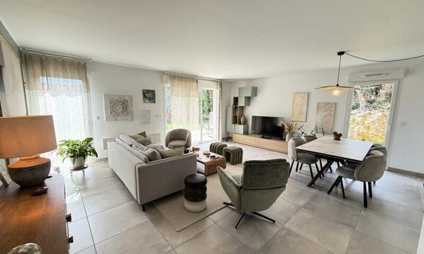 Living area - Apartment in Valbonne With Pool & Garden (Valbonne)