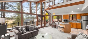 🌲 Forest Cabin Retreat Overlooking a Meadow & Pond