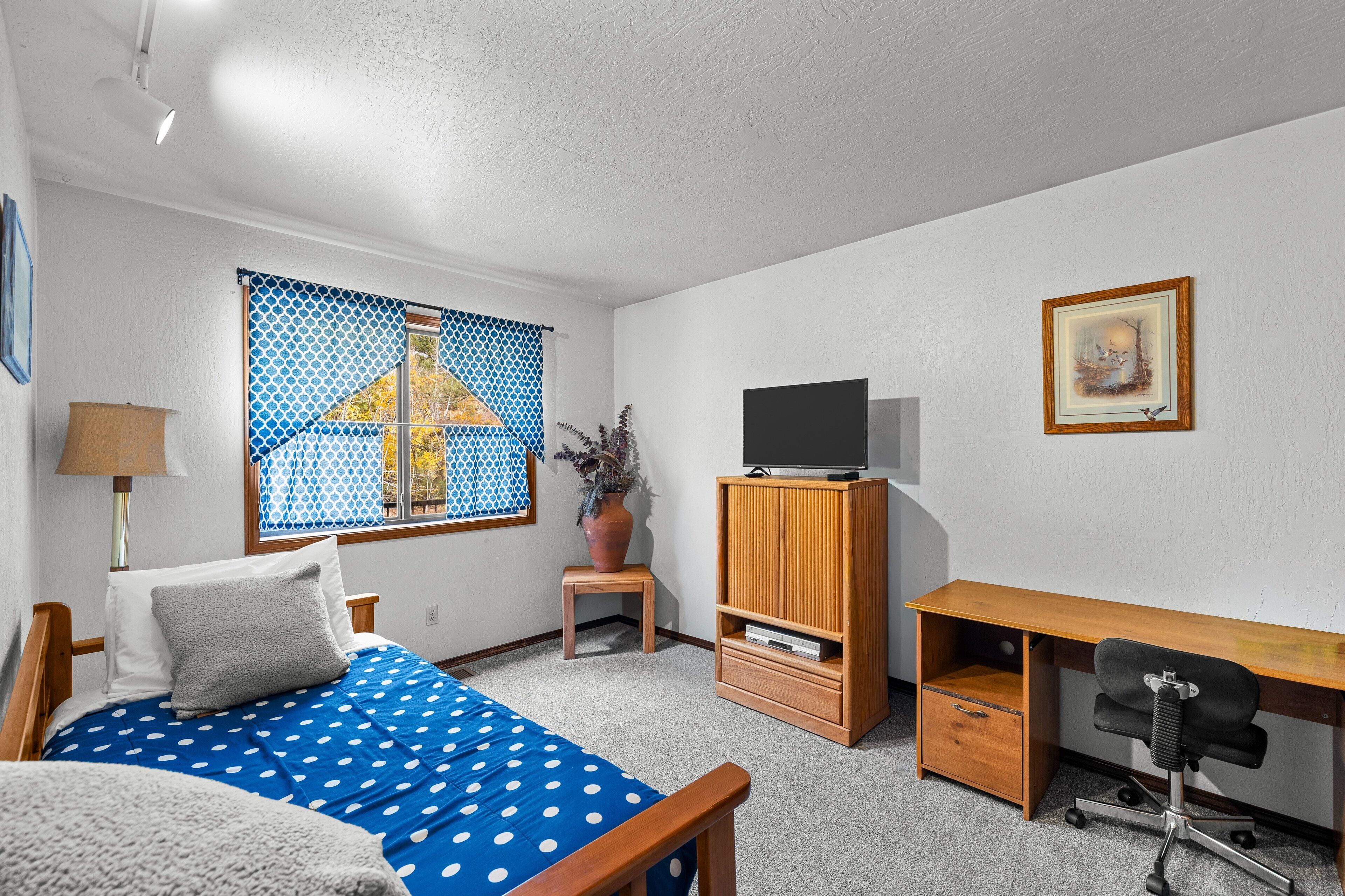 3 bedrooms, desk, free WiFi, bed sheets