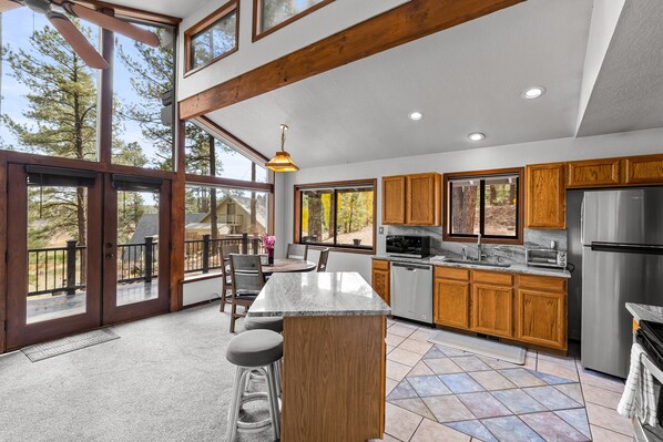 Private kitchen - 🌲 Forest Cabin Retreat Overlooking a Meadow & Pond (Flagstaff)
