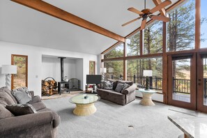 Smart-tv en een open haard