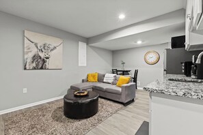 Living area - Stylish MidModern 1 Bed Apartment - Lower Level/Pr (Grandview)