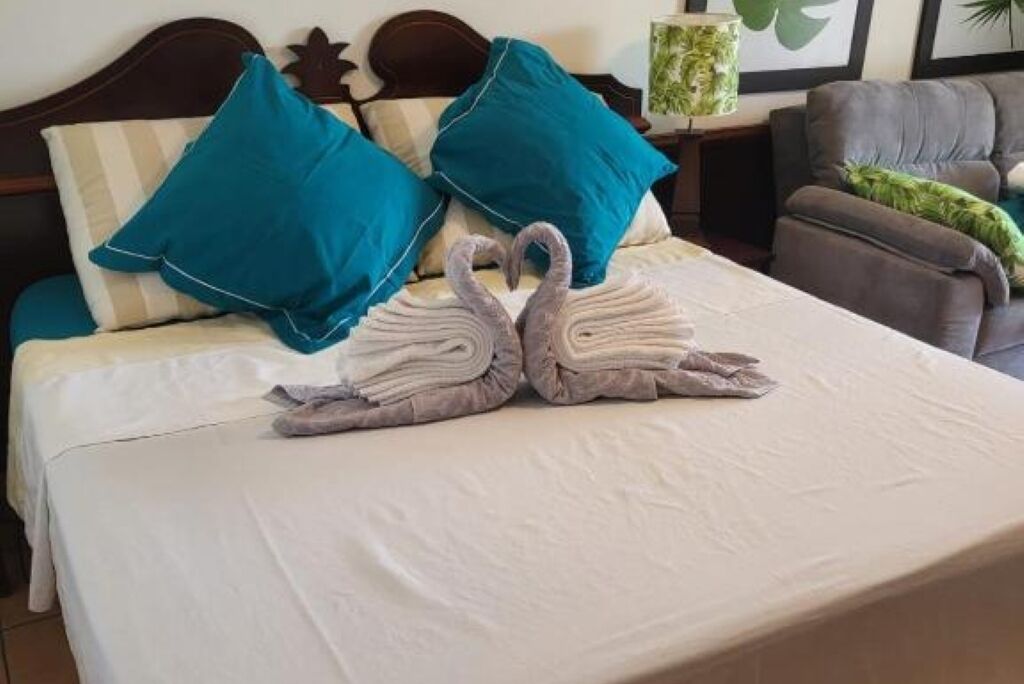 Tabla de planchar con plancha, Internet, ropa de cama