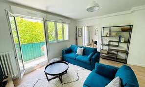 Living area - Le Cordeliers, Near the Center, Lr129 (La Rochelle)