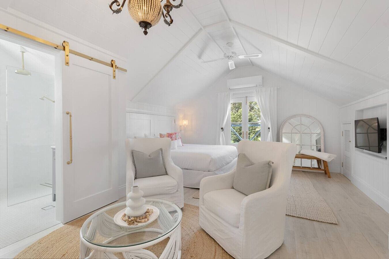 5 soverom, skrivebord, strykejern/-brett og wi-fi