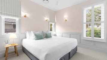 5 bedrooms, desk, iron/ironing board, WiFi