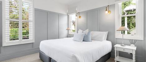 5 bedrooms, desk, iron/ironing board, WiFi