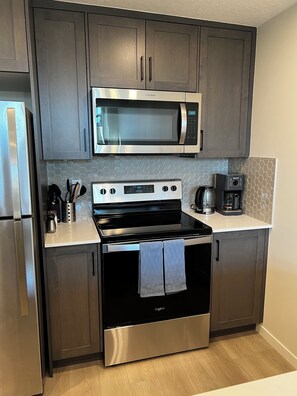 ميكروويف، فرن، موقد طهي مسطح، غسالة أطباق