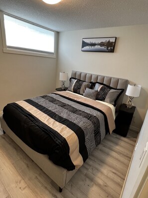 2 عدّة غرف نوم ومكواة/لوح كي وواي فاي وملاءات أسرّة