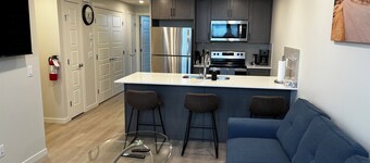 The Lakefront - A brand new cozy 2-bedroom suite in Mahogany Calgary