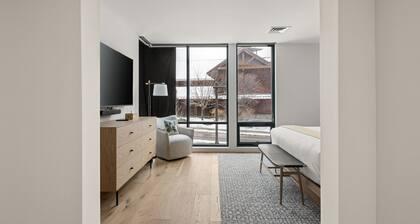 Ski-In/Ski-Out Luxury Treehouse | Spruce Peak 3BR + Bonus Room Retreat