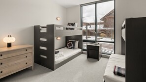 3 bedrooms, desk, iron/ironing board, free WiFi