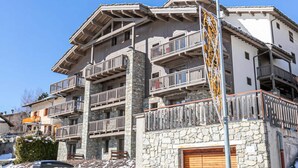 Unclassified image, 2 of 3, button - Spacious and Comfortable, With Unobstructed Views of the Mountains (Aussois)