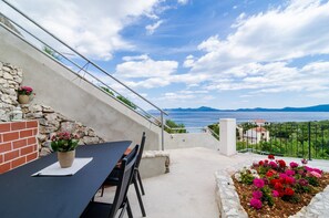 Villa | Outdoor dining - 3 Bedroom Villa With Terrace and Pool (Dubrovacko Primorje)