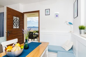 Villa | Dining - 3 Bedroom Villa With Terrace and Pool (Dubrovacko Primorje)