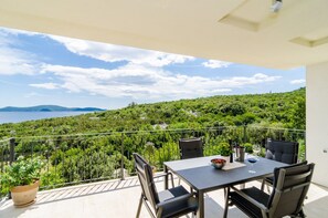 Outdoor dining - 3 Bedroom Villa With Terrace and Pool (Dubrovacko Primorje)