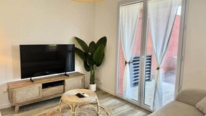 Living area - Two Comfortable Rooms in the Hills Above Propriano (Propriano)