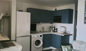 Cookware/dishes/utensils