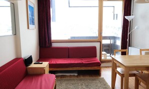 Living area - Apartment in Tignes With Lake View Balcony (Tignes)