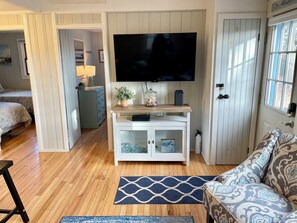 2 bedrooms, iron/ironing board, WiFi