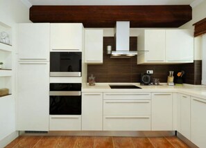 Ferienhaus | Eigene Küche | Kühlschrank, Mikrowelle, Ofen, Herdplatte