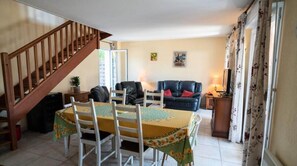 Dining - Villa Near Beziers With Golf & Pool Access (Béziers)