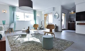 Apartment | Living area - Apartment in Palm Beach Near Croisette (Cannes)