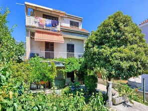 Apartment | Exterior - Apartment Lucija - Three Bedroom Apartment With Balcony (Kastela)