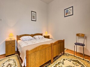 Apartment - Apartment Lucija - Three Bedroom Apartment With Balcony (Kastela)
