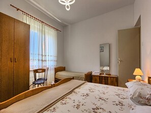 Room - Apartment Lucija - Three Bedroom Apartment With Balcony (Kastela)