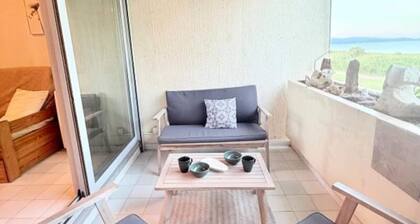 Apartment by the Beach With Sea View