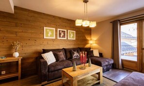 Living area - 4 Rooms, Sleeps 8, West-facing (Valloire)